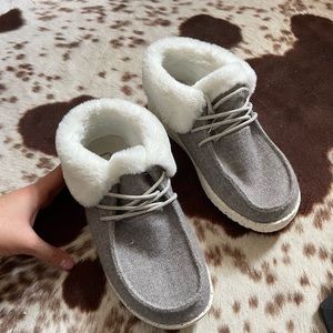 Hey dudes size 6